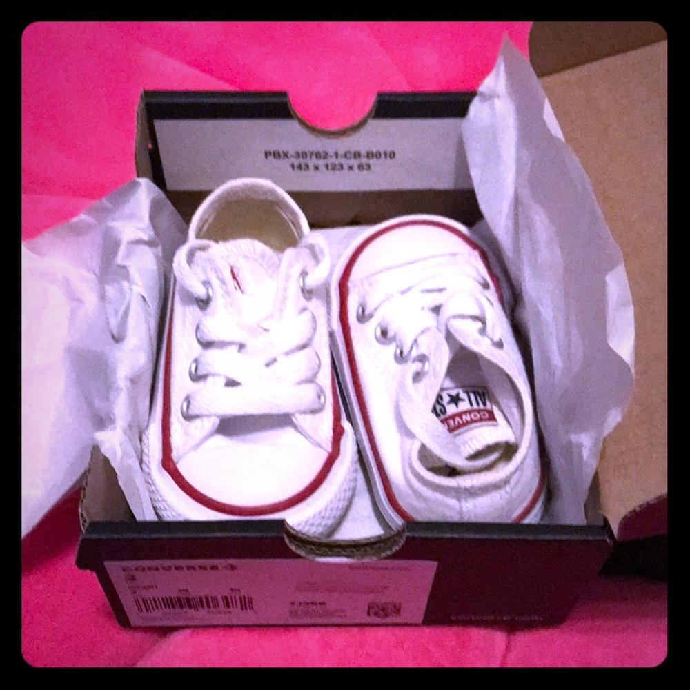 Converse tennis shoes